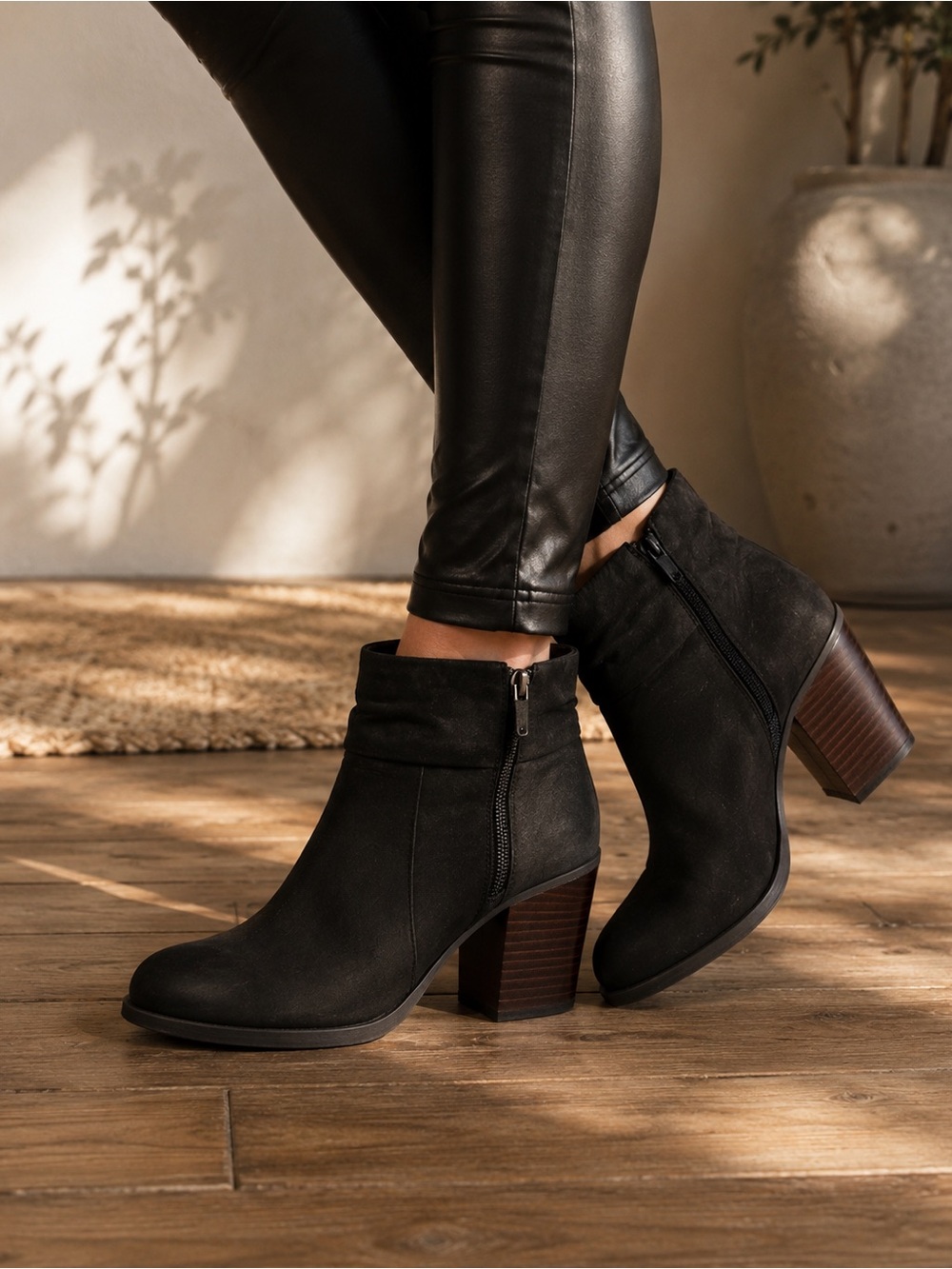 Kenneth Cole Reaction Black Leather Ankle Boots Block Heel Side Zip Size 10